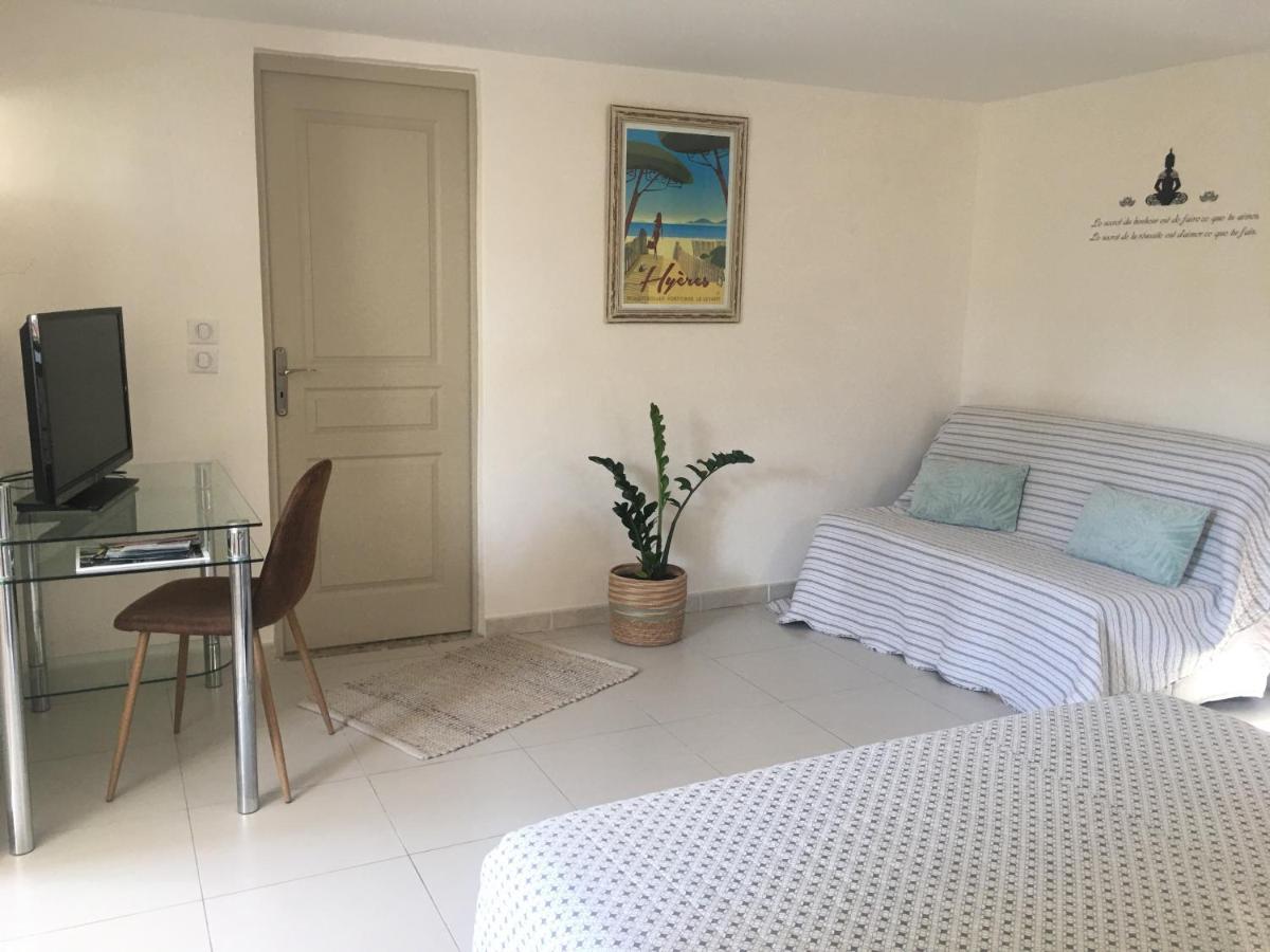Appartement Dans La Colline Belgentier Luaran gambar