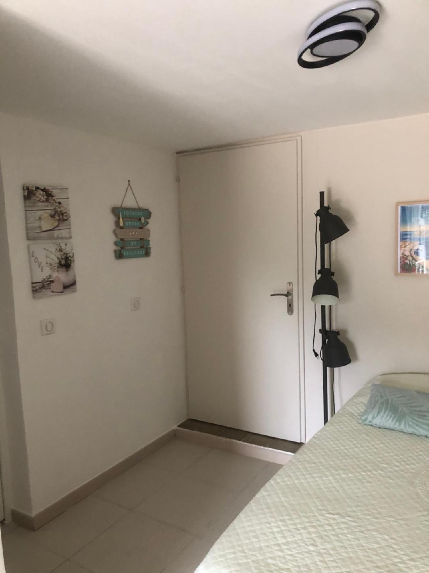 Appartement Dans La Colline Belgentier Luaran gambar