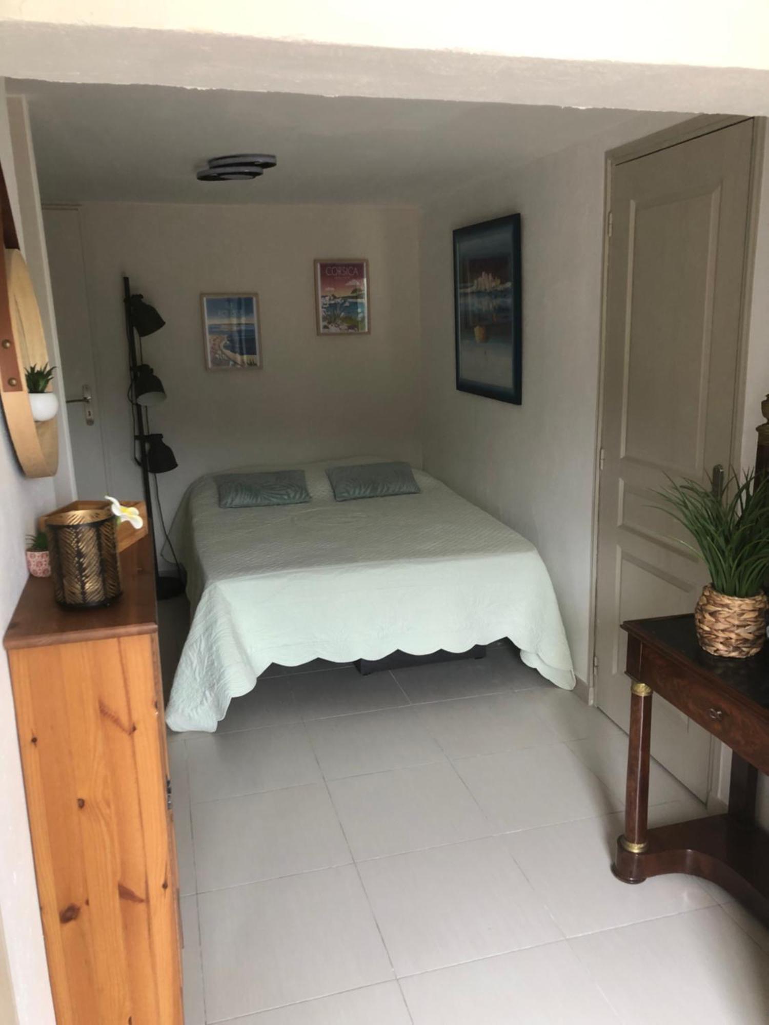 Appartement Dans La Colline Belgentier Luaran gambar