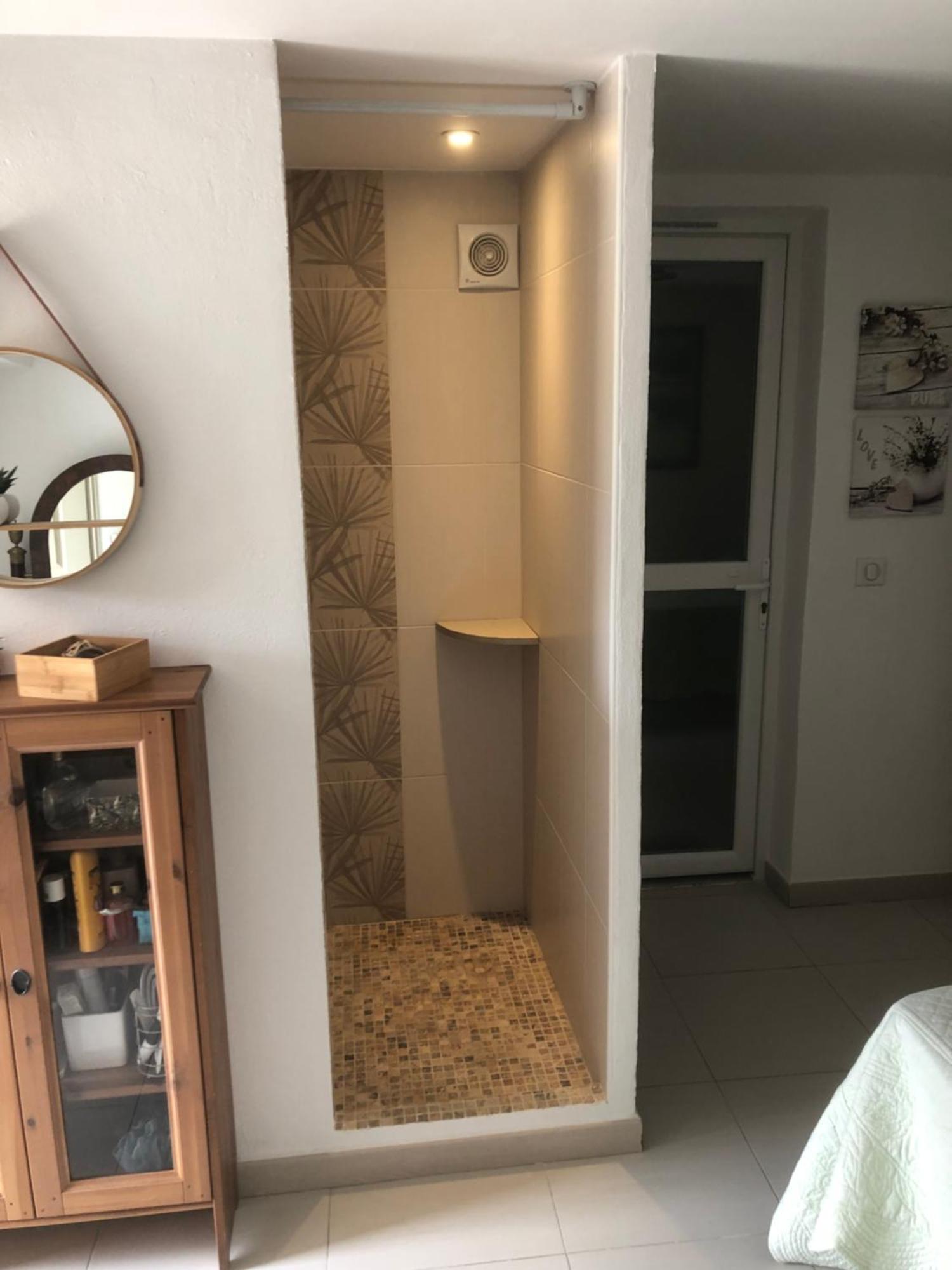 Appartement Dans La Colline Belgentier Luaran gambar