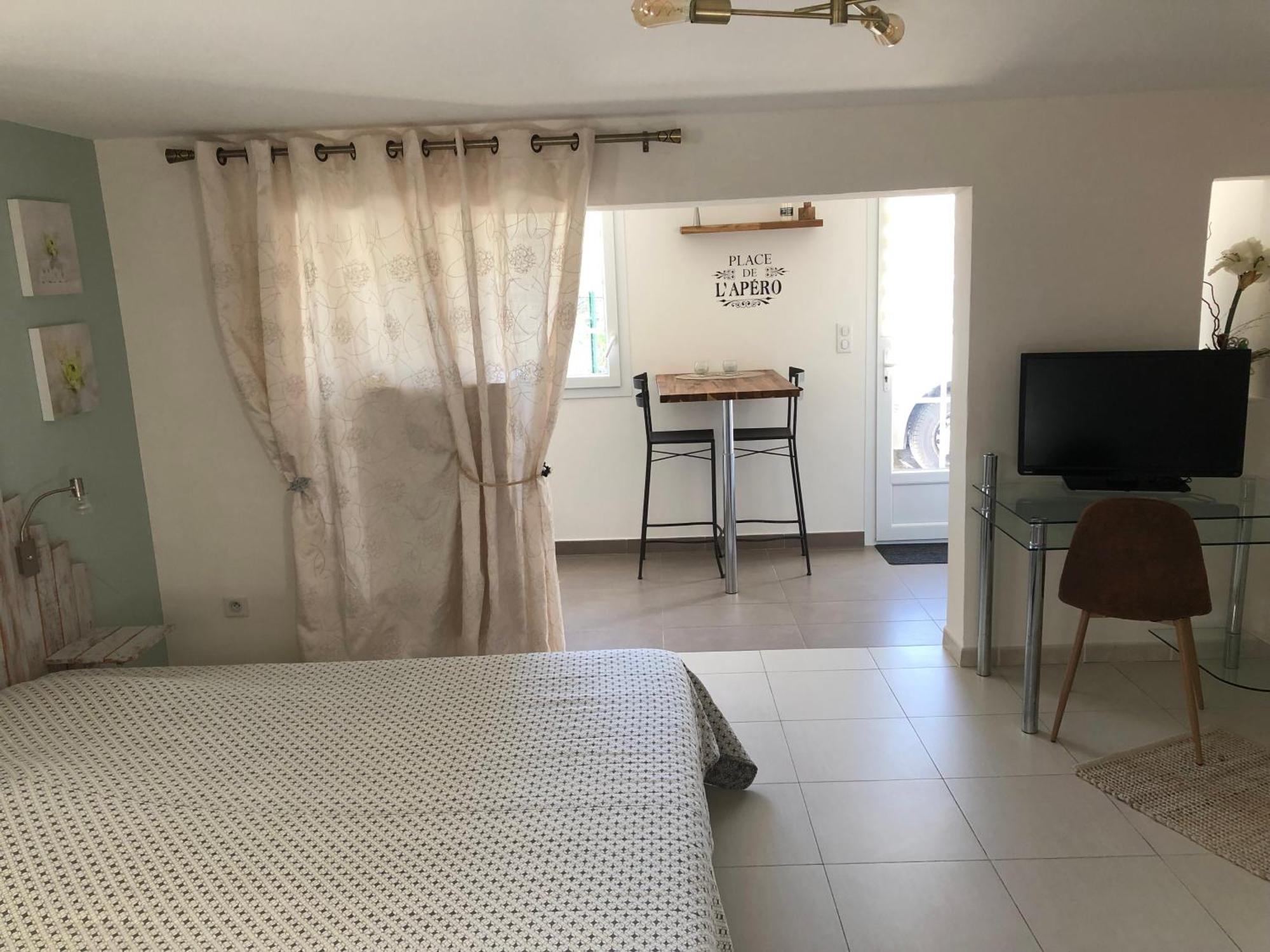 Appartement Dans La Colline Belgentier Luaran gambar