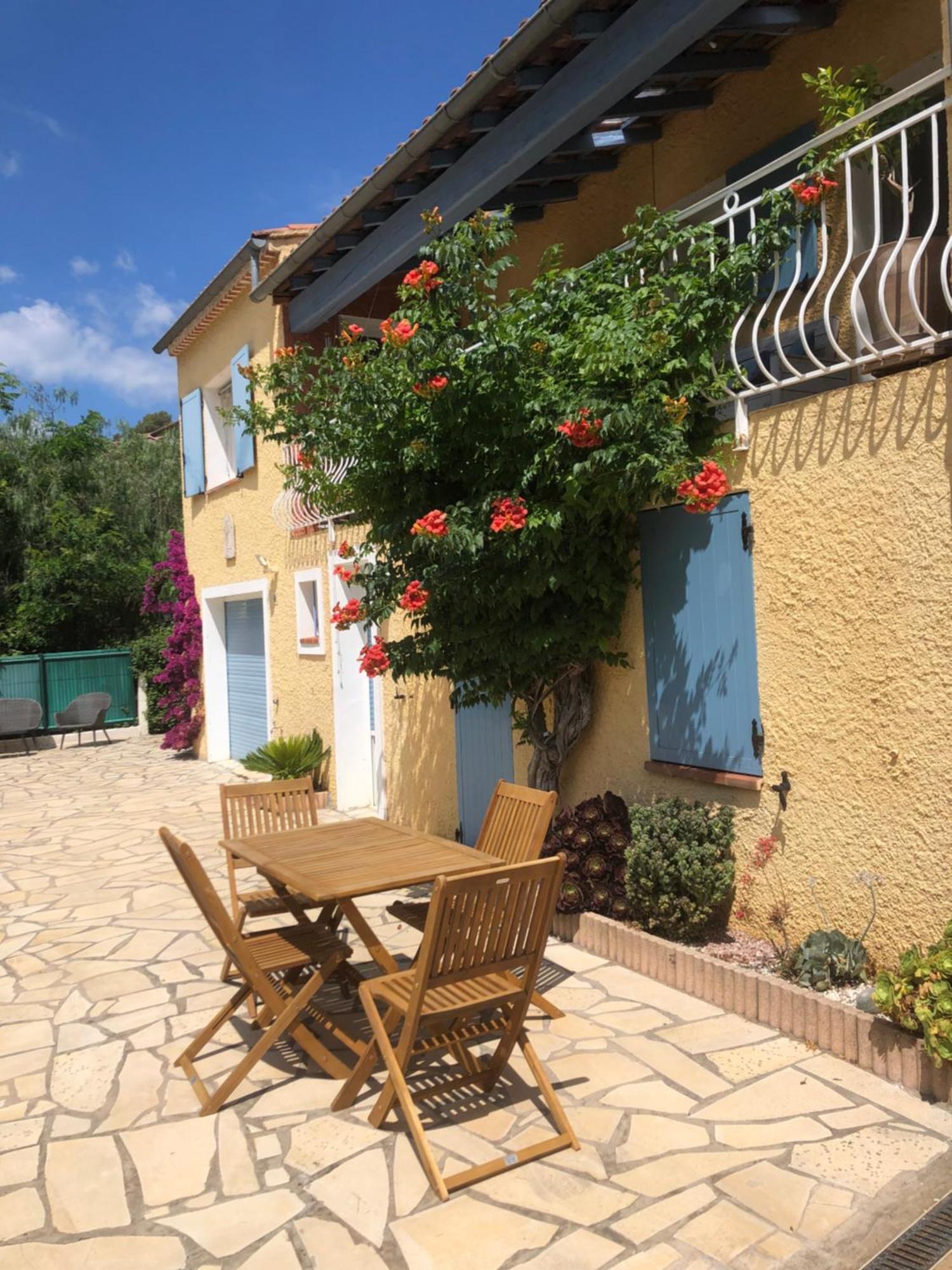 Appartement Dans La Colline Belgentier Luaran gambar