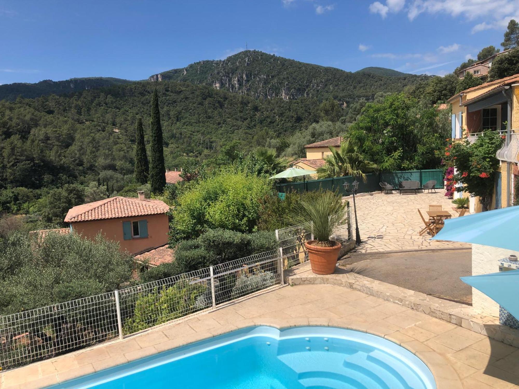 Appartement Dans La Colline Belgentier Luaran gambar