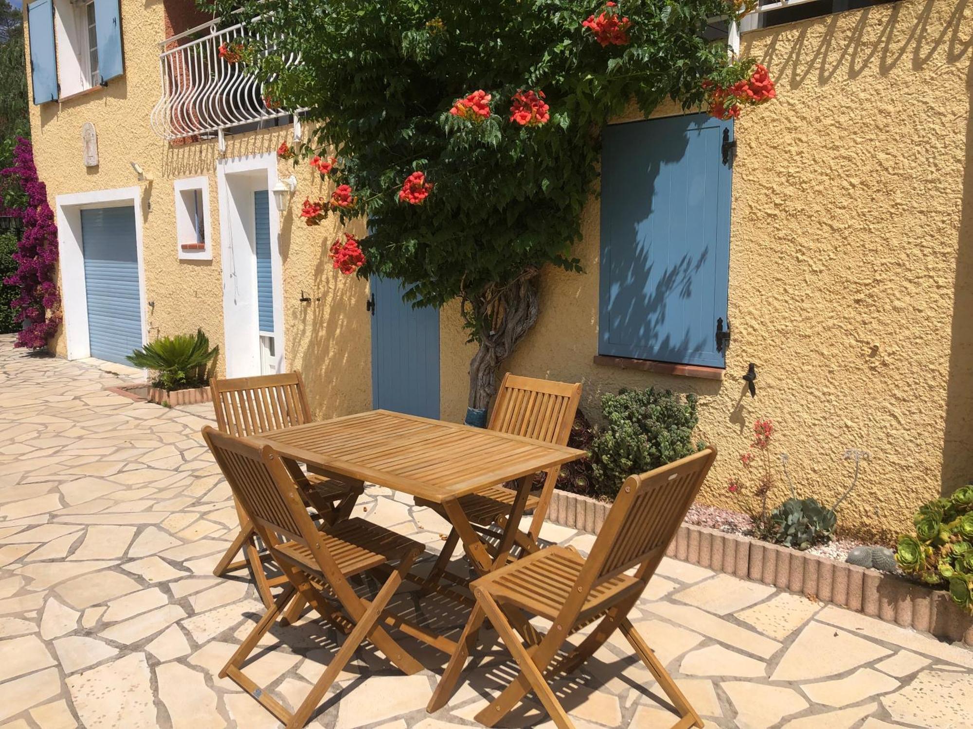 Appartement Dans La Colline Belgentier Luaran gambar